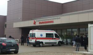 Novo samoubistvo u UKC RS: Pacijent skočio sa petrog sprata, ostao mrtav na mjestu