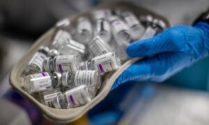 Nastavlja se imunizacija: Srpskoj isporučene 504 vakcine protiv korona virusa