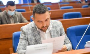 Pećanac se oglasio nakon posjete Karićeve: Srbi neće dopustiti da im drugi pišu istoriju