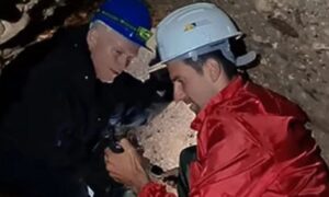 Nole kao arheolog: Istraživanje u tunelima “piramide Sunca” VIDEO