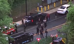 Agenti FBI pucali na muškarca: Autom pokušao da se probije u sjedište CIA VIDEO