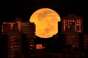 “Uhvaćen” fenomen: Crveni mjesec zabilježen u cijelom svijetu