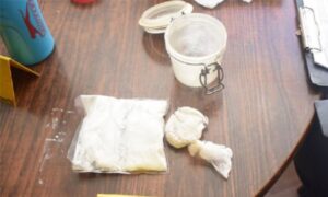 Muškarac krio drogu u šupi: Policija pronašla kokain, hašiš i vagu