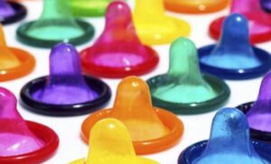 Čudno ili ipak ne! Korona vakcinacija se odrazila i na vrtoglavi rast prodaje kondoma