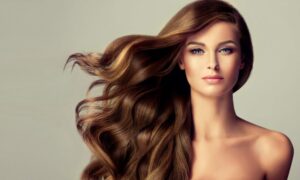 Ukras svake žene: Čudotvorni trik koji će spasiti uništene vrhove vaše kose