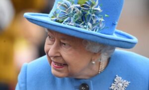 Savremena, a voli “staru školu”: Kraljica među prvima poslala mejl, ali mobilni ne koristi