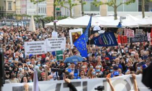 Građani Ljubljane traže nove izbore: Masovni protest protiv Vlade Janeza Janše