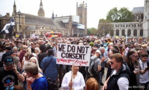 Građani žele slobodu: U Londonu protest protiv vakcina-pasoša