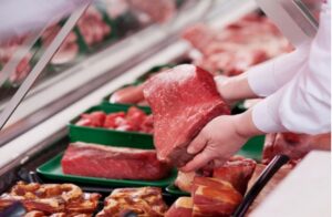 Poljoprivrednici zabrinuti: Cijena mesa u prodavnicama Srpske raste, ali ne i žive stoke