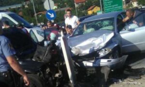Teška saobraćajka na auto-putu: Više osoba povrijeđeno u direktnom sudaru VIDEO