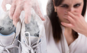 “Male cake” zbog kojih ćete biti zahvalni: Kako da se riješite neprijatnog mirisa obuće?