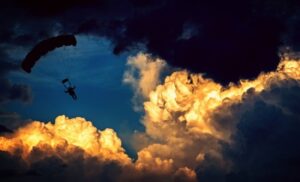 Strašna nesreća među oblacima: Sudarili se padobranci, jedan poginuo