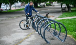 Novina u gradu: Na ovim mjestima postavljeni su novi parkinzi za bicikle