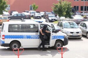 Nije uspio prevariti policiju: Bacio drogu na travu, pa uhapšen