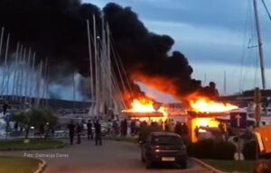 Požar na plovilima u marini u Kaštel Gomilici