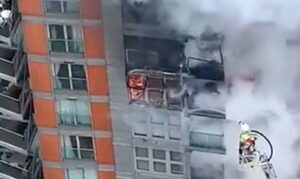 Izbio požar na zgradi u Londonu: 125 vatrogasaca se bori sa vatrom VIDEO