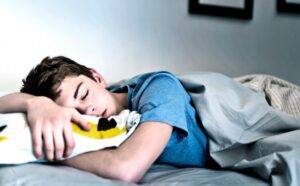Istraživanje upozorava: Manjak sna kod tinejdžera uzrok velikog zdravstvenog problema