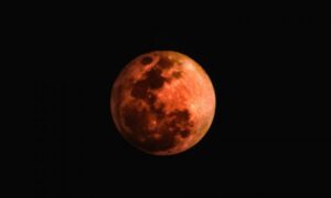 Večeras na nebu “Super Mjesec”: Evo zašto ga zovu krvavi