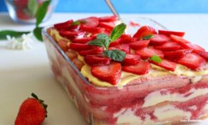 Brzo do ukusnog kolača: Probajte tiramisu sa jagodama