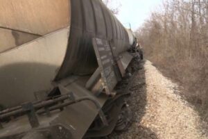 Iskliznuli vagoni sa fosfornom kiselinom: Vatrogasci na licu mjesta, obustavljen željeznički saobraćaj