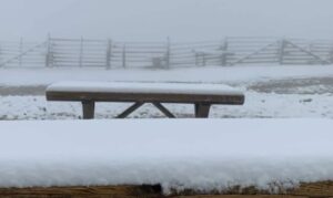 Zima “pokazala zube” u maju: Na Bjelašnici osvanuo snijeg FOTO