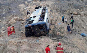 Jeziva nesreća! U udesu autobusa poginulo 27 radnika rudarske firme, 13 osoba povrijeđeno