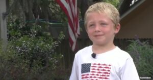 Plivao više od sat vremena: Sedmogodišnji dječak spasio porodicu VIDEO