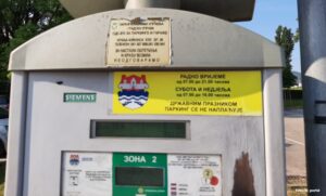 Turisti zatečeni: U centru Banjaluke plaćanje parkinga samo SMS-om
