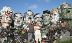 Dosjetljivi skulptor ukazao na ozbiljne probleme: “Mount Recyclemore” napravljen od elektronskog otpada VIDEO
