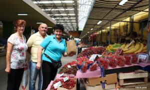 Malo olakšanje za kućne budžete: “Popadale” cijene voća i povrća na banjalučkoj tržnici