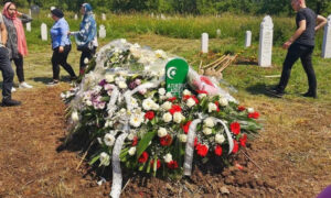 Tuga koja se riječima ne može opisati! Grob nesrećne studentkinje iz BiH ne vidi se od cvijeća