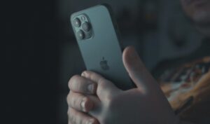 Pažnja, pažnja… Svi “iPhone” korisnici ovo rade- stručnjak kaže da je to greška