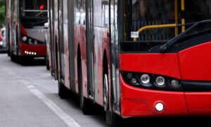 Dnevna doza humora: Oznojen čovjek trči za autobusom