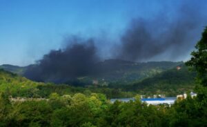 Ponovo požar u blizini fabrike „Sloboda“, vatra se brzo širi