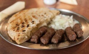 Priznanje za kvalitet: Ćevapi iz BiH među 50 najboljih jela od mesa