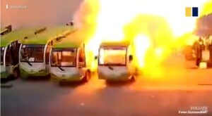 Na sreću u njima nije bilo nikoga: Požar “pokosio” električne autobuse VIDEO