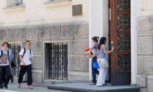 Zaposleni u opštinskim i gradskim upravama neće na ulicu: Nema otkaza do Nove godine