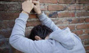 Mladost “u kandžama” kriminala! Maloljetnik uhapšen zbog pokušaja ubistva dvije osobe