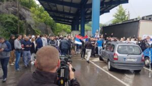 Nastavljen protest na Kosmetu: Prelazak na Jarinju i Brnjaku moguć jedino pješice