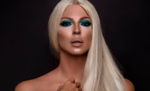 “Mama, goriš”: Jelena Karleuša ponovo provocira – ovaj put pokazala crvene tangice FOTO