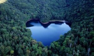 Bilo je skriveni dragulj: Ovo magično jezero preko noći postalo je prava turistička atrakcija