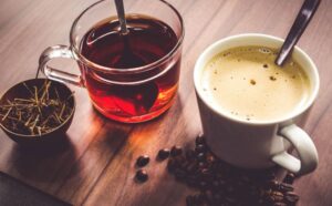 Stručnjaci odgovaraju: Da li kafa i čaj mogu da zamijene vodu?