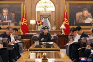 Kim Džong Un s vojnim vrhom najavio zaokret