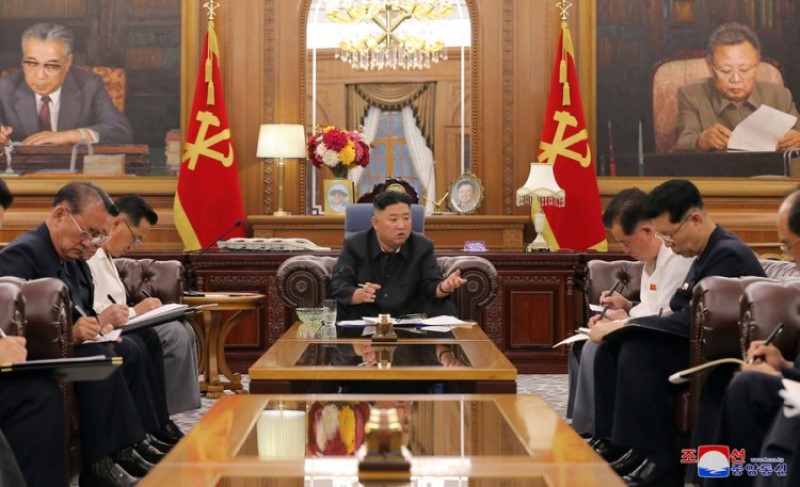 Sjevernokorejski lider značajno smršao: Spekuliše se o zdravlju Kim Džong Una