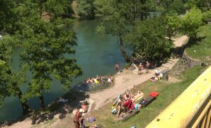 Samo odvažni skaču u ledeni Vrbas! Koliko su kupališta u Banjaluci bezbjedna?