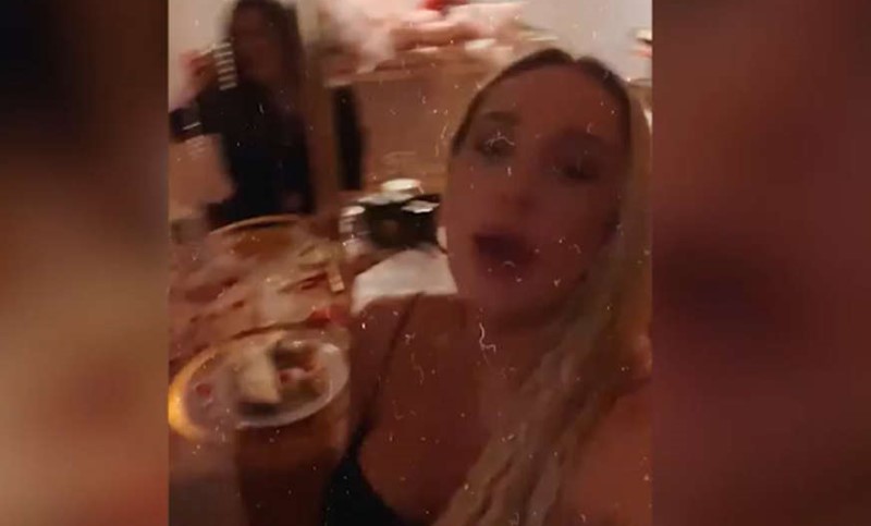 Luna sređena tip-top! Samo što se ne porodi, a sinoć lumpovala kod Ane Korać