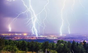 Oluje sa grmljavinom u Evropi: U Francuskoj zabilježeno 44.000 munja za dan