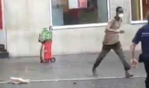 Muškarac nožem ubio tri osobe: Objavljen snimak napada u Njemačkoj VIDEO