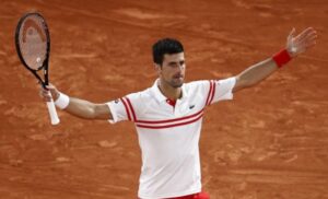 “Čika Boža se umorio malo od hodanja”: Novak Đoković stigao u Tokio VIDEO