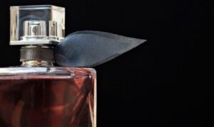 Plagijat odaje ovih pet “sitnica”: Evo kako razlikovati original od kopije parfema